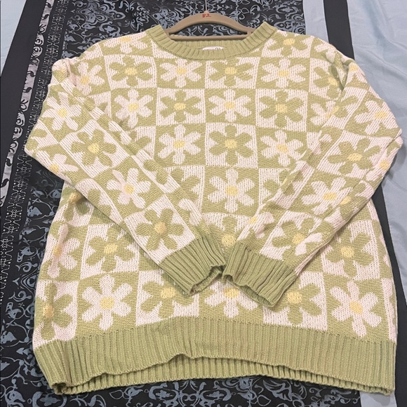 Rue21 Green and Cream Floral Sweater, excellent choice and condition, size XS - Picture 7 of 8